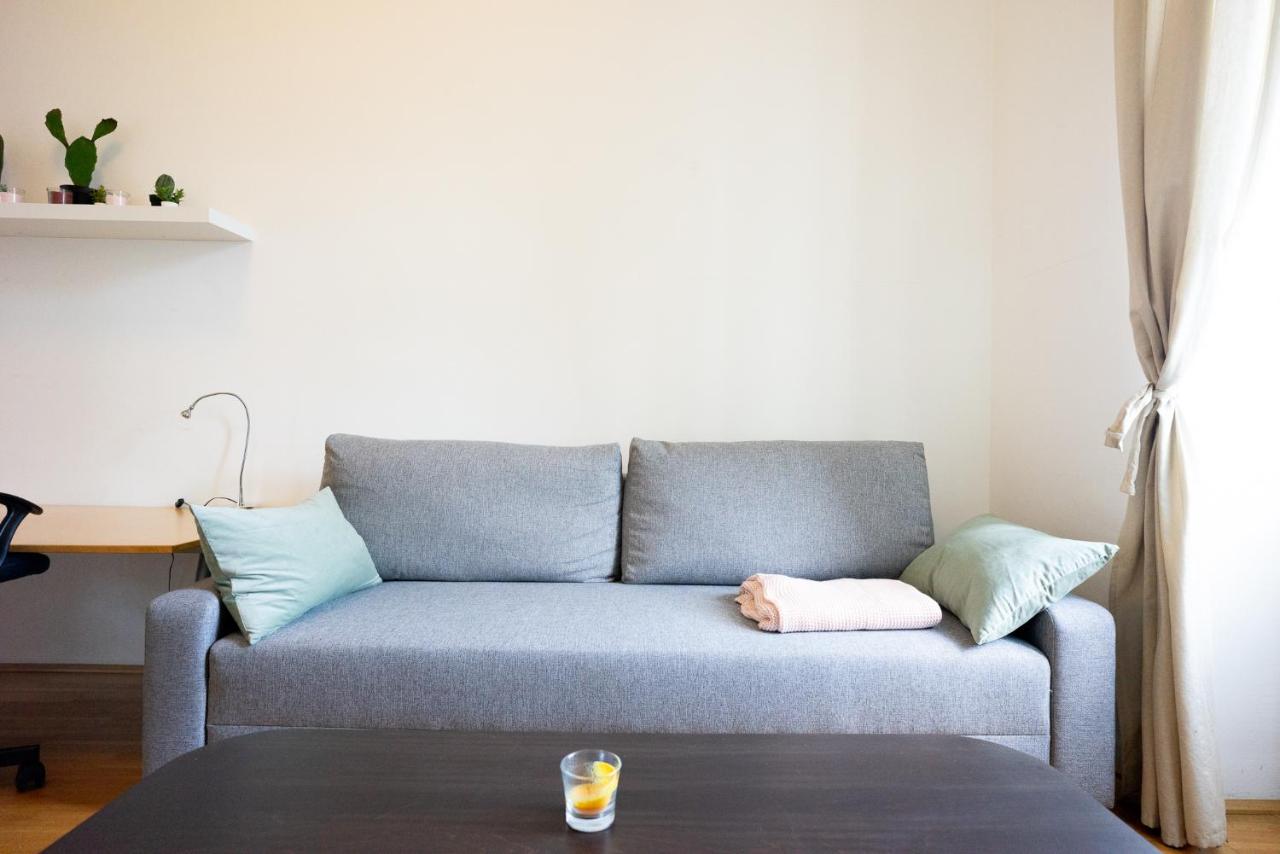 Spacious stylish designed 3 Bedroom Apartment near Naschmarkt and city center - B&B Vienna