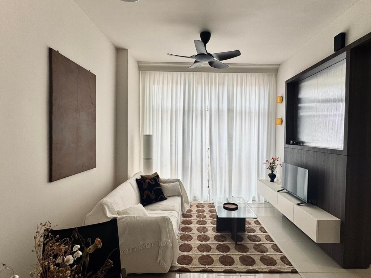 Cosy Comfort Suite 3BR at Midas Seri Alam - B&B Masai