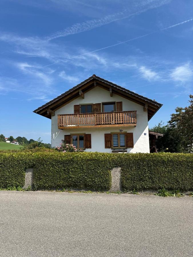 Freistehendes gemütliches Einfamilienhaus - Garten - Netflix - Stellplatz - Ferienwohnung Rott am Inn