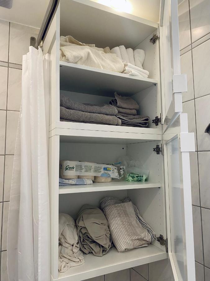 Helles, gepflegtes Souterrain Apartment in ruhiger Lage - B&B Düsseldorf