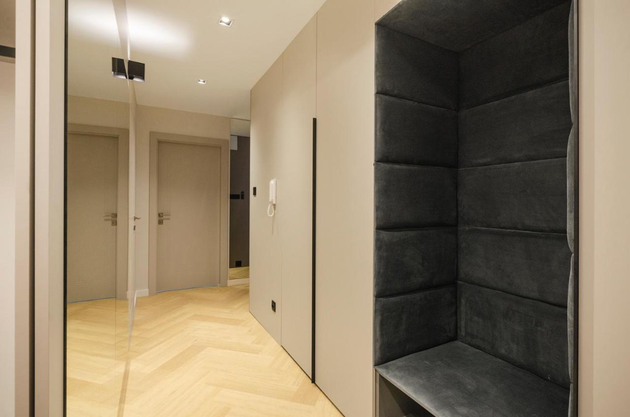 LupoApartments Premium Łazowskiego, Klimatyzacja, Parking, Dostęp na Kod, 3 Sypialnie, Pole Dance - Chambres d'hôtes Łódź
