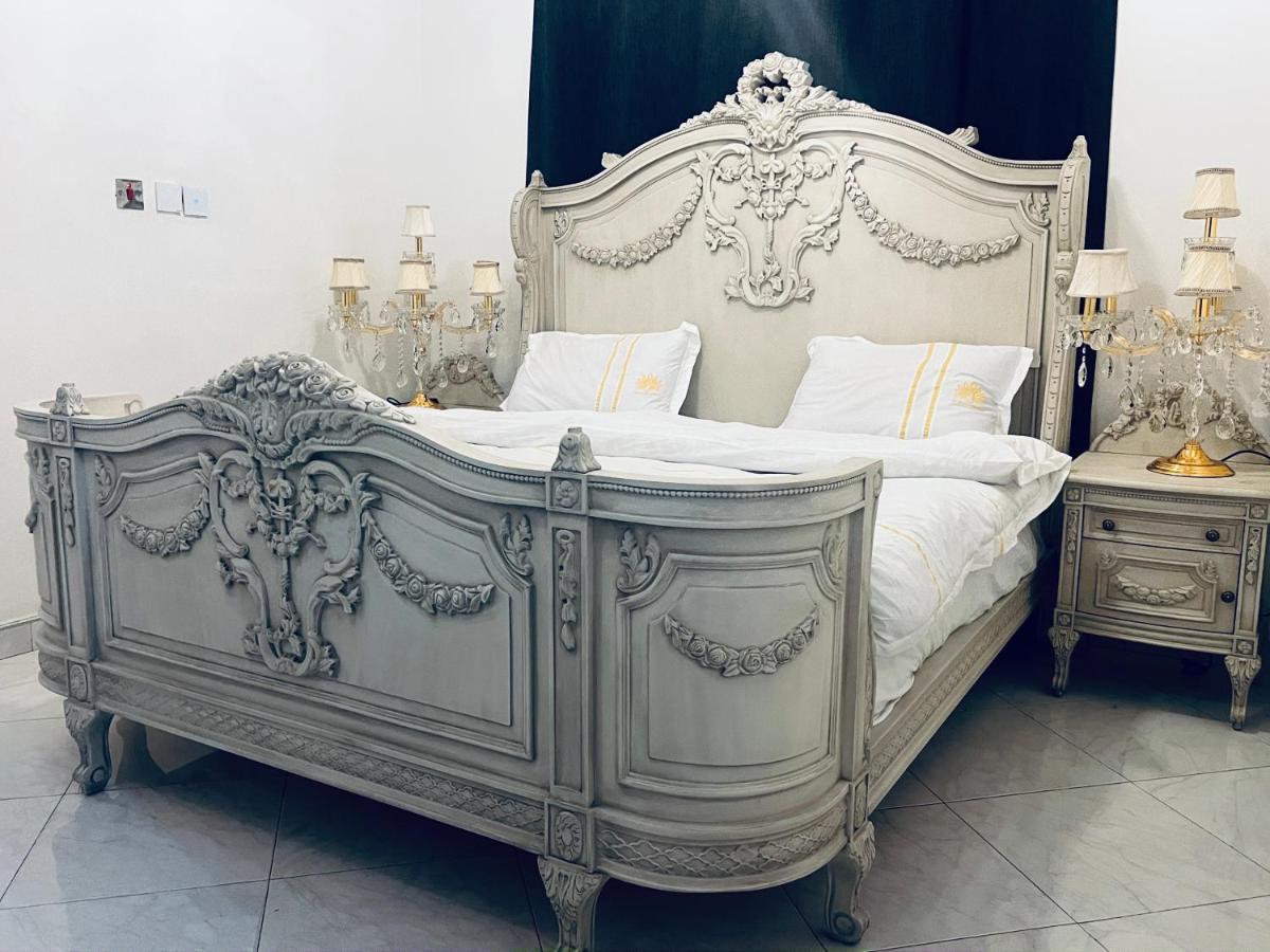 The Peacock Mansion - B&B Kumasi