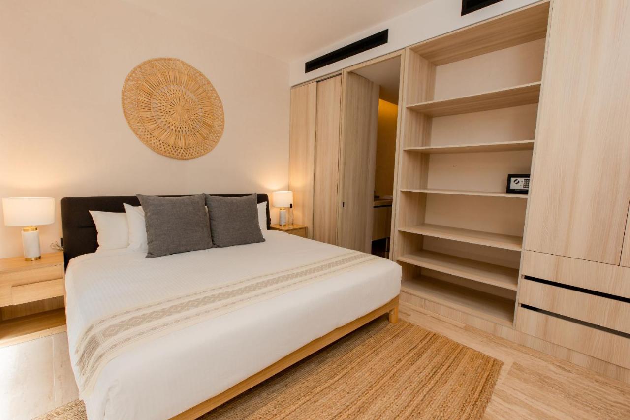 Deluxe One-Bedroom Apartment