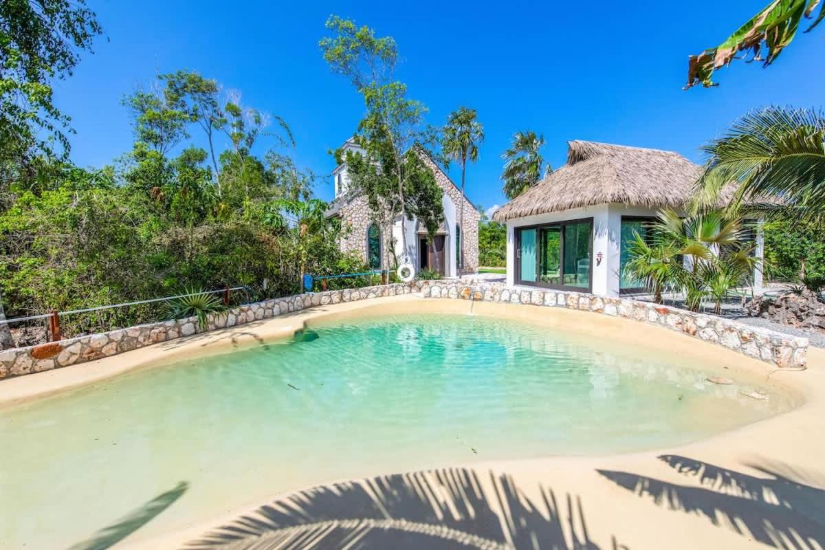 The Mastic Chapel Cottage - B&B North Side