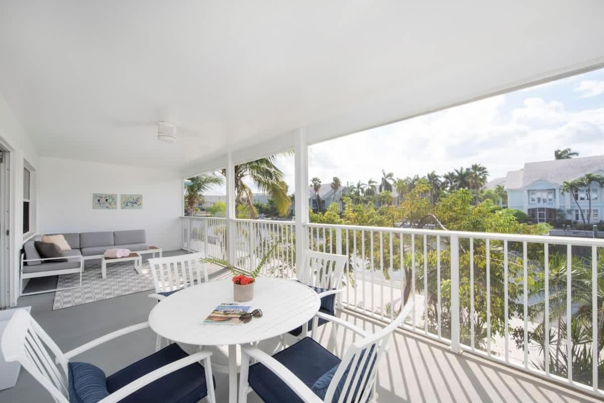 Snug Harbour View Condo #8 - Bed and Breakfast Georgetown