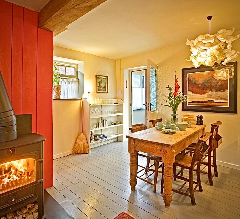 2 Bed in Field Dalling oc-1988 - B&B Saxlingham