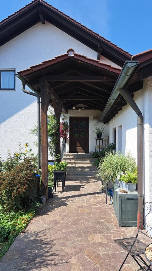 Familie Pöllet - Bed and Breakfast Stammham