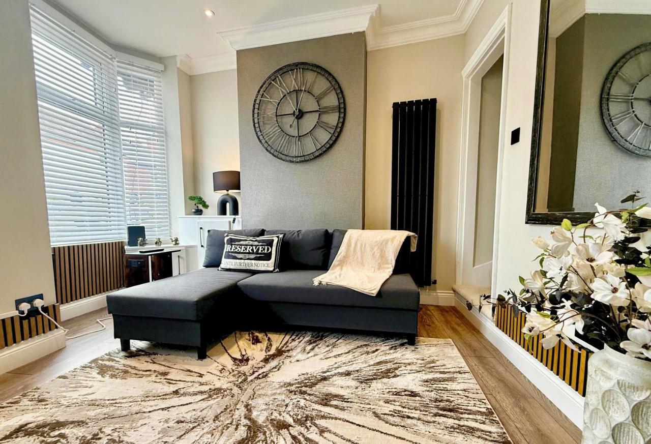 Stylish 2BR - Sleeps 6 - Central Stourbridge Gem - B&B Stourbridge