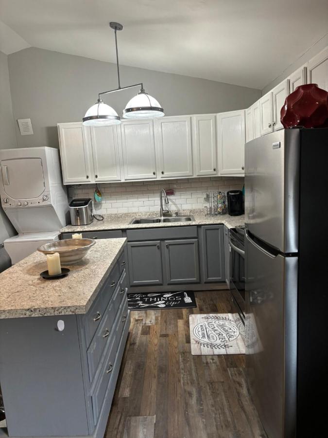 Cozy full studio In-law suite - B&B Wilson