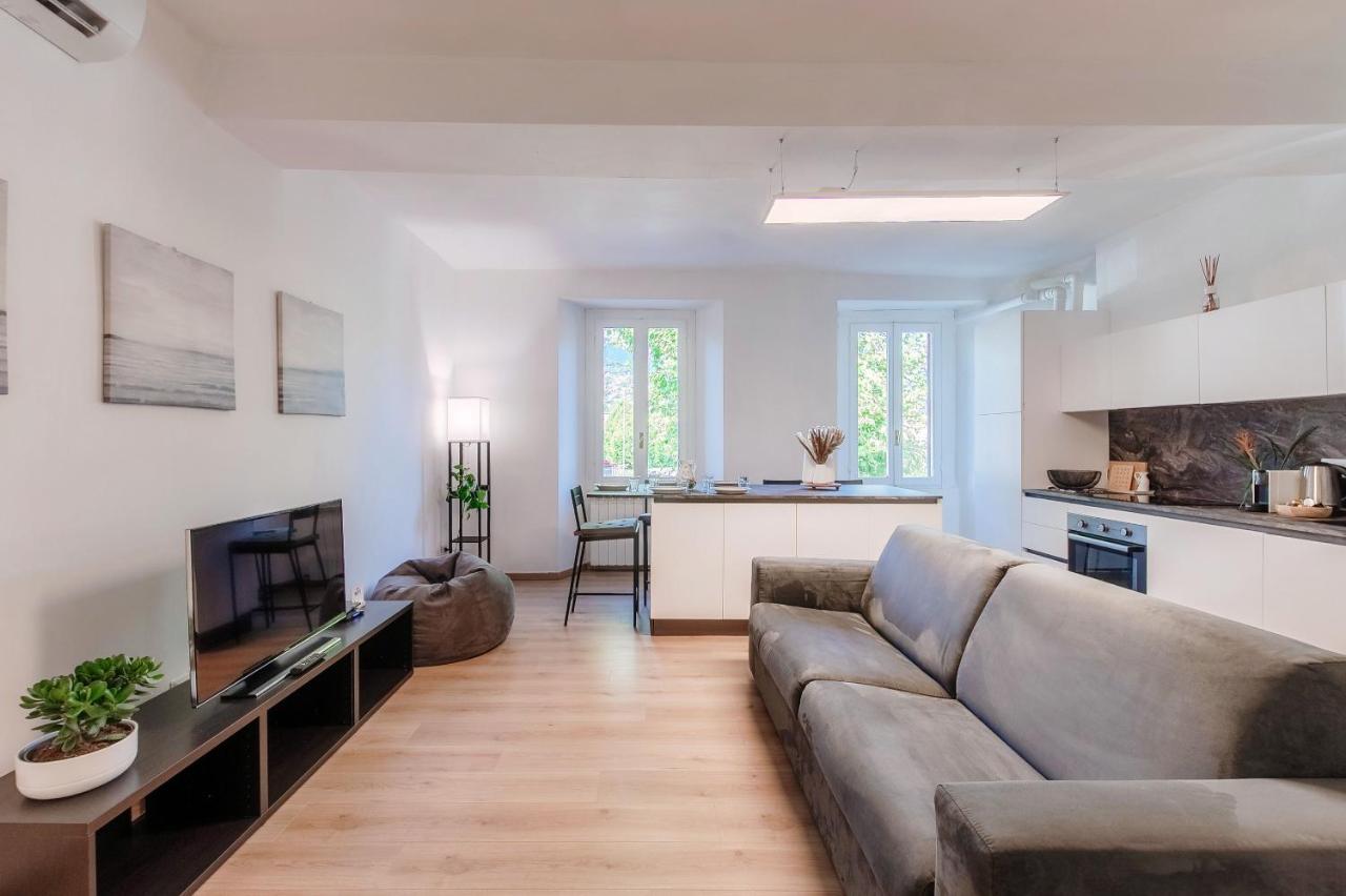 Lucia Cozy Flat at few steps by Lake Como - B&B Como