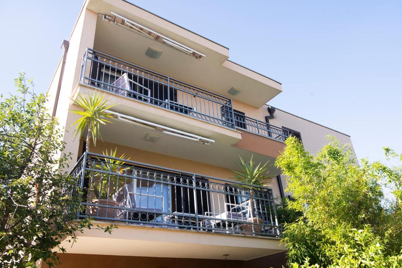 Apartments with swimming pool Kastel Stafilic, Kastela - 24312 - Chambres d'hôtes Kutleše