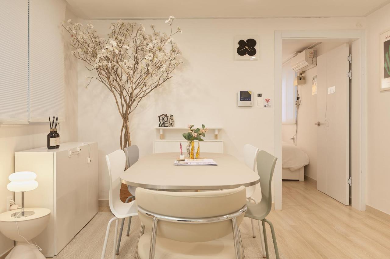 Hyehwamun Myeongdong Stay, 3 min to Naksan Park, 8 min to DDP, 10 min to Gyeongbokgung, Daehak-ro, place for 6p - B&B Seoul