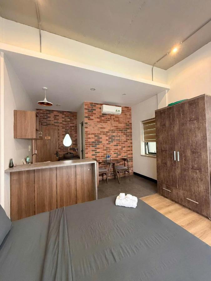 Zimmer mit Queensize-Bett und Gartenblick