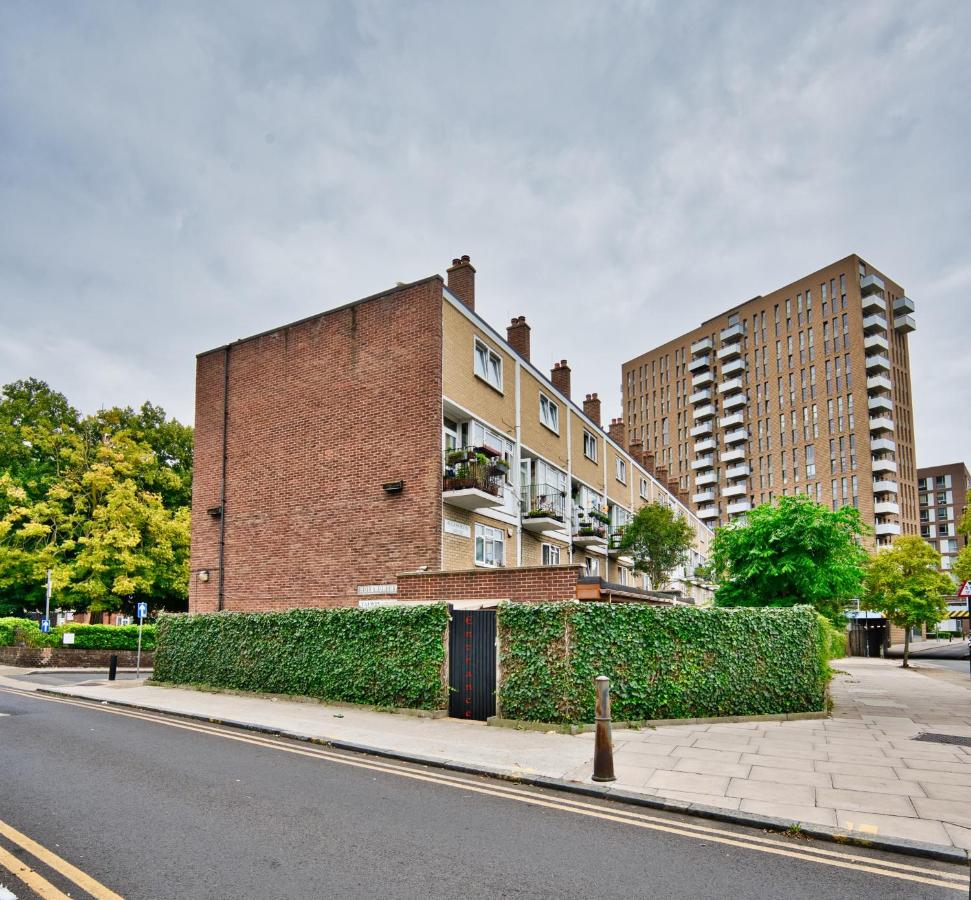 Modern 1Bed, 2 Min to Tube & DLR in London E3 - B&B London