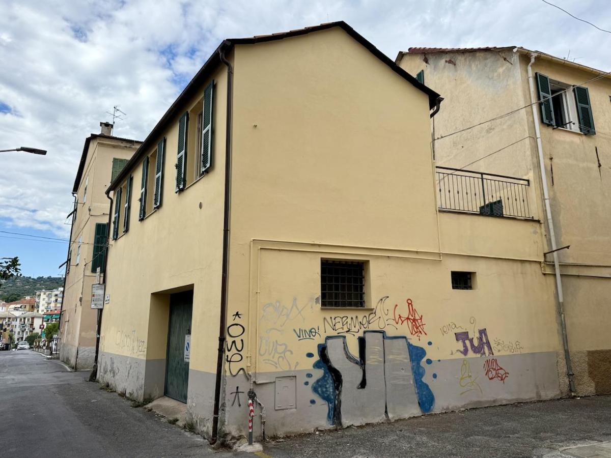 A Beautiful Typical Flat - CasadeRina - by Host4U - Bed and Breakfast Imperia