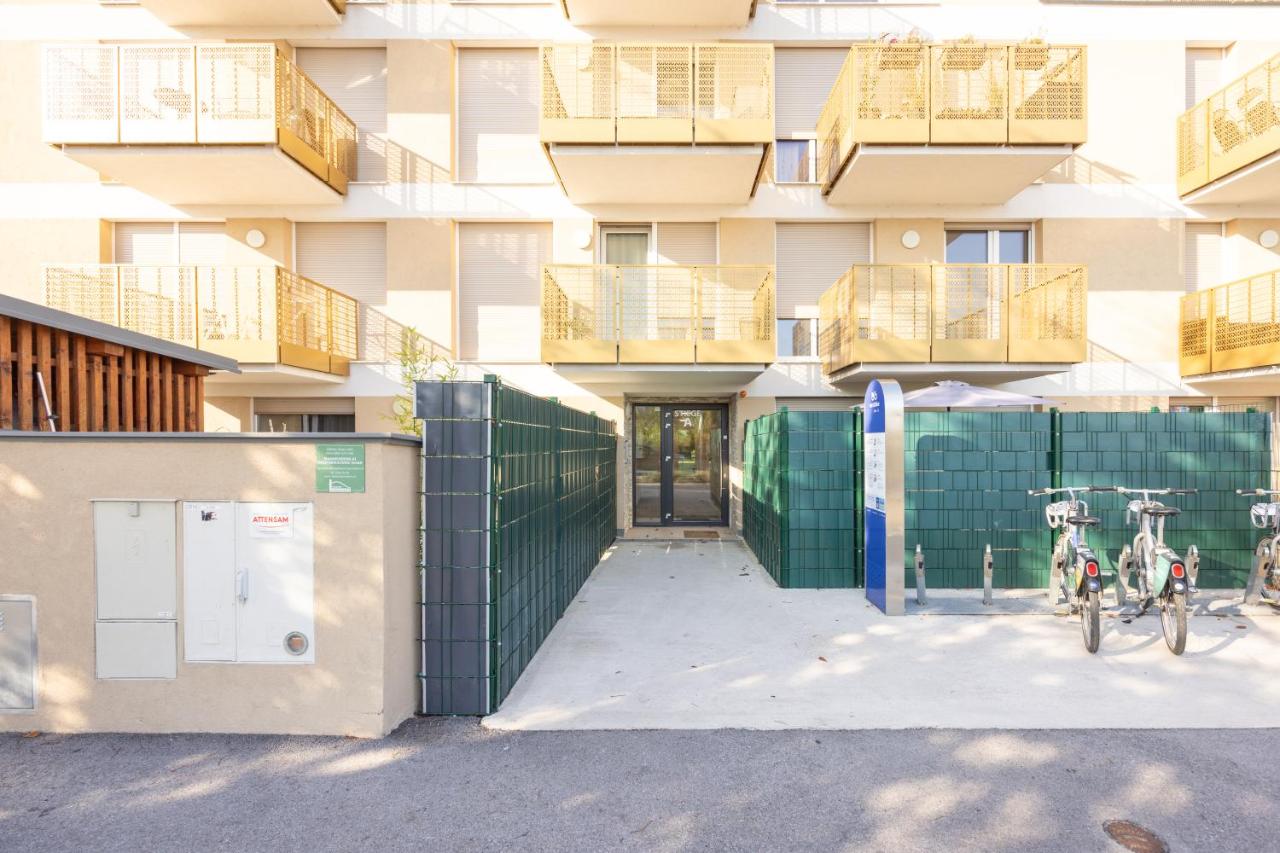 Deluxe Apartment with garden! Free Garage Parking included! Near SCS & Industry Center NÖ - Chambres d'hôtes Wiener Neudorf