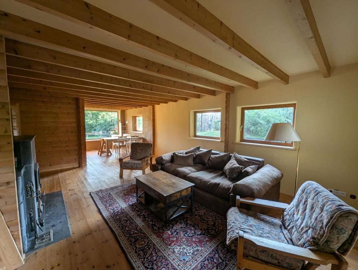 Idyllisches Holzhaus im Grünen - Bed and Breakfast Lippersdorf