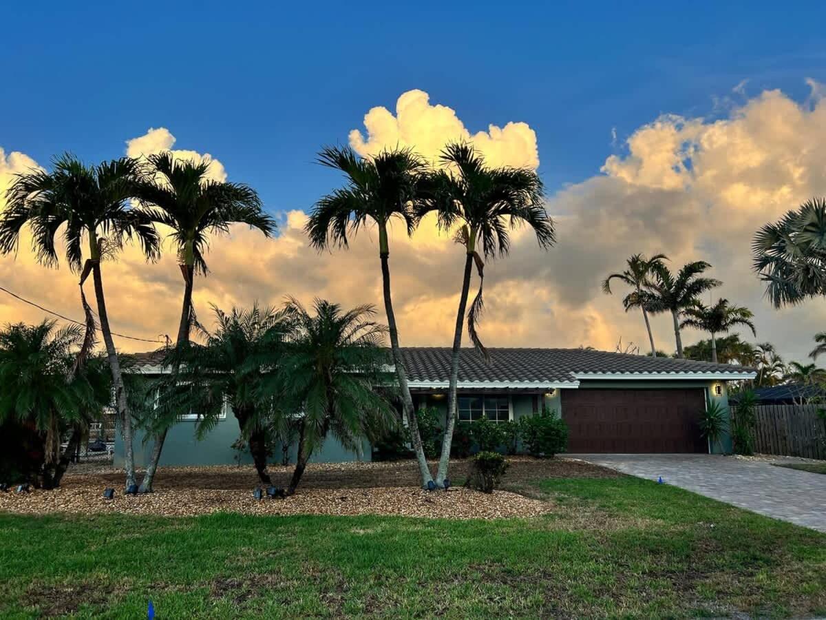 Coastal Getaway with Pool & Dock - B&B Fort Myers Beach