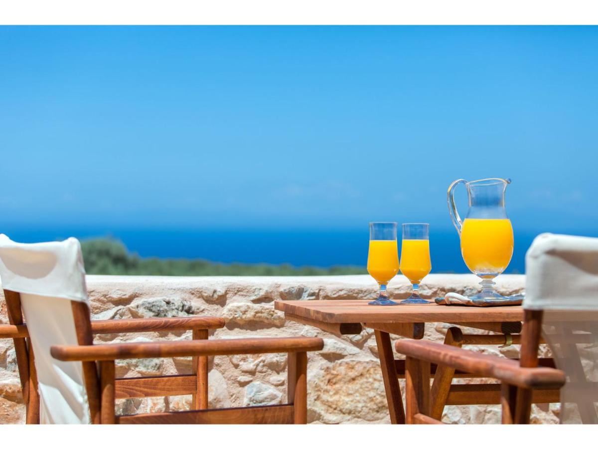 Two-Bedroom Apartment - Split Level with Fireplace and Sea View