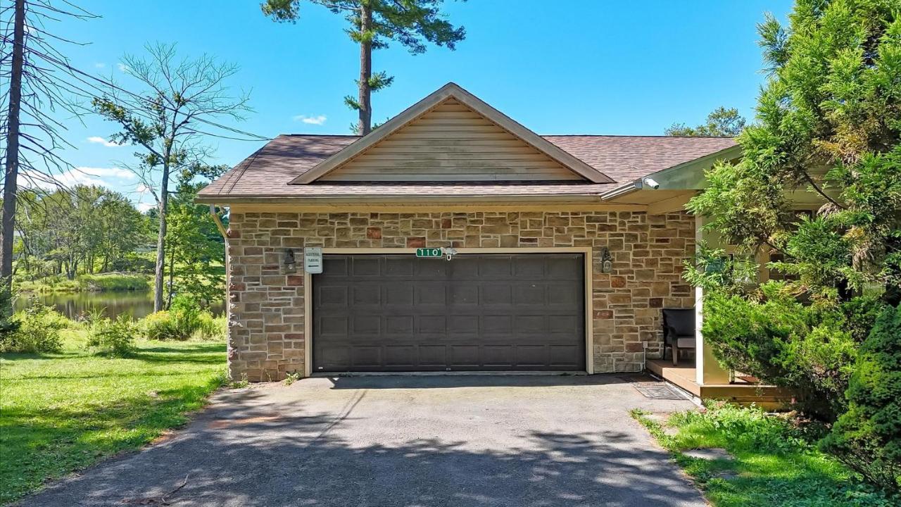 Luxury Lake Front Camelot Villa - Bed and Breakfast Pocono Lake