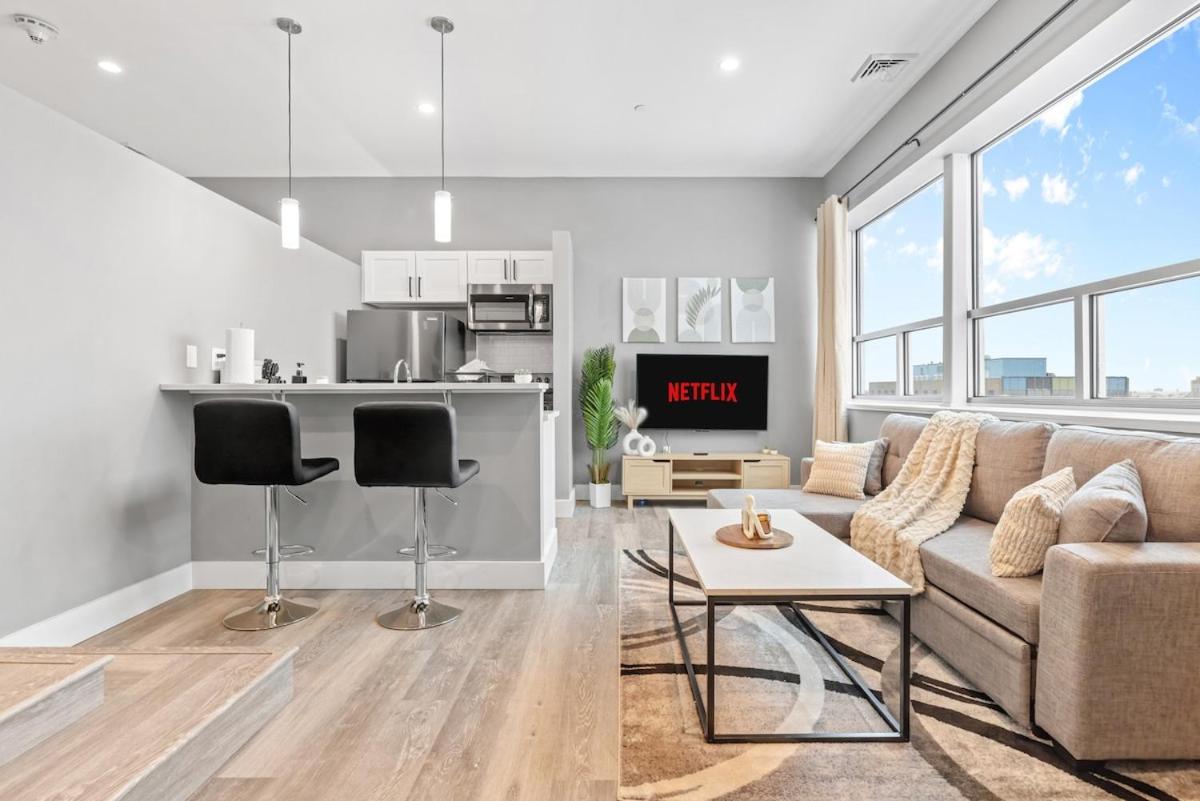 Modern DT Stay, King Bed, Parking Available - Bed and Breakfast Cleveland