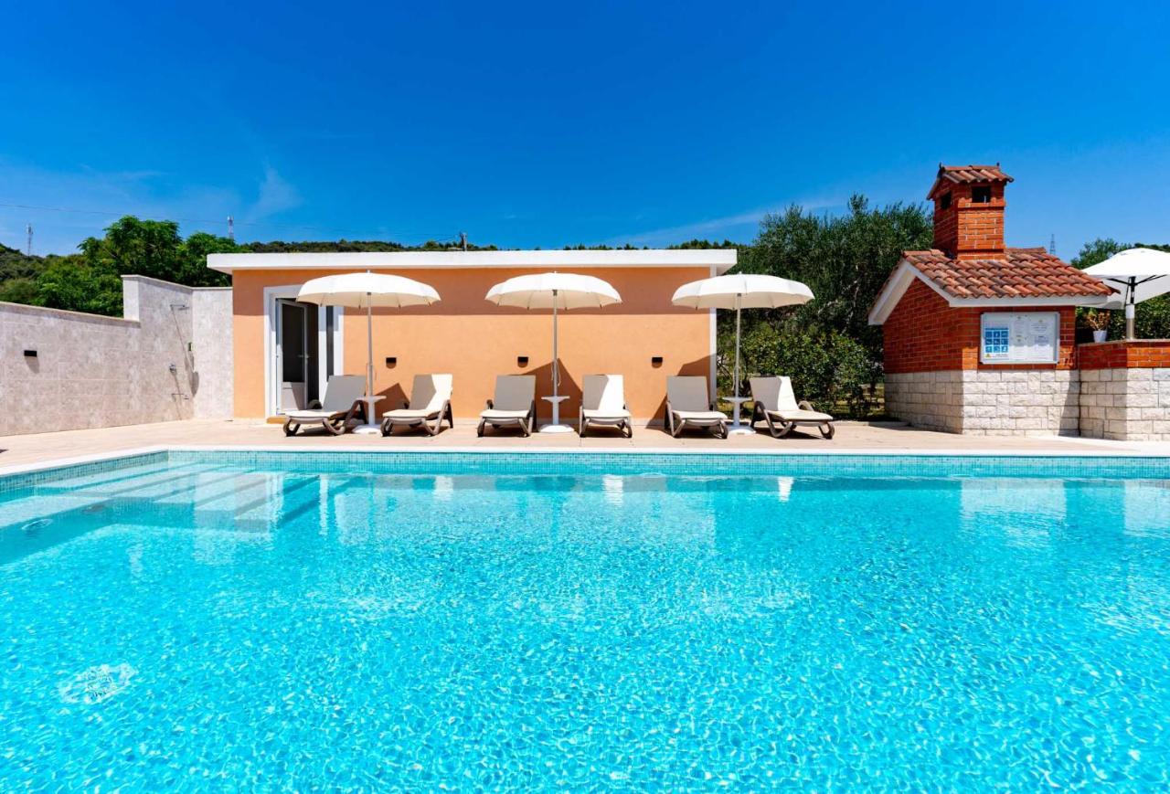 Apartments Foric Rab with Heated Pool, Sauna & Gym - B&B Rab