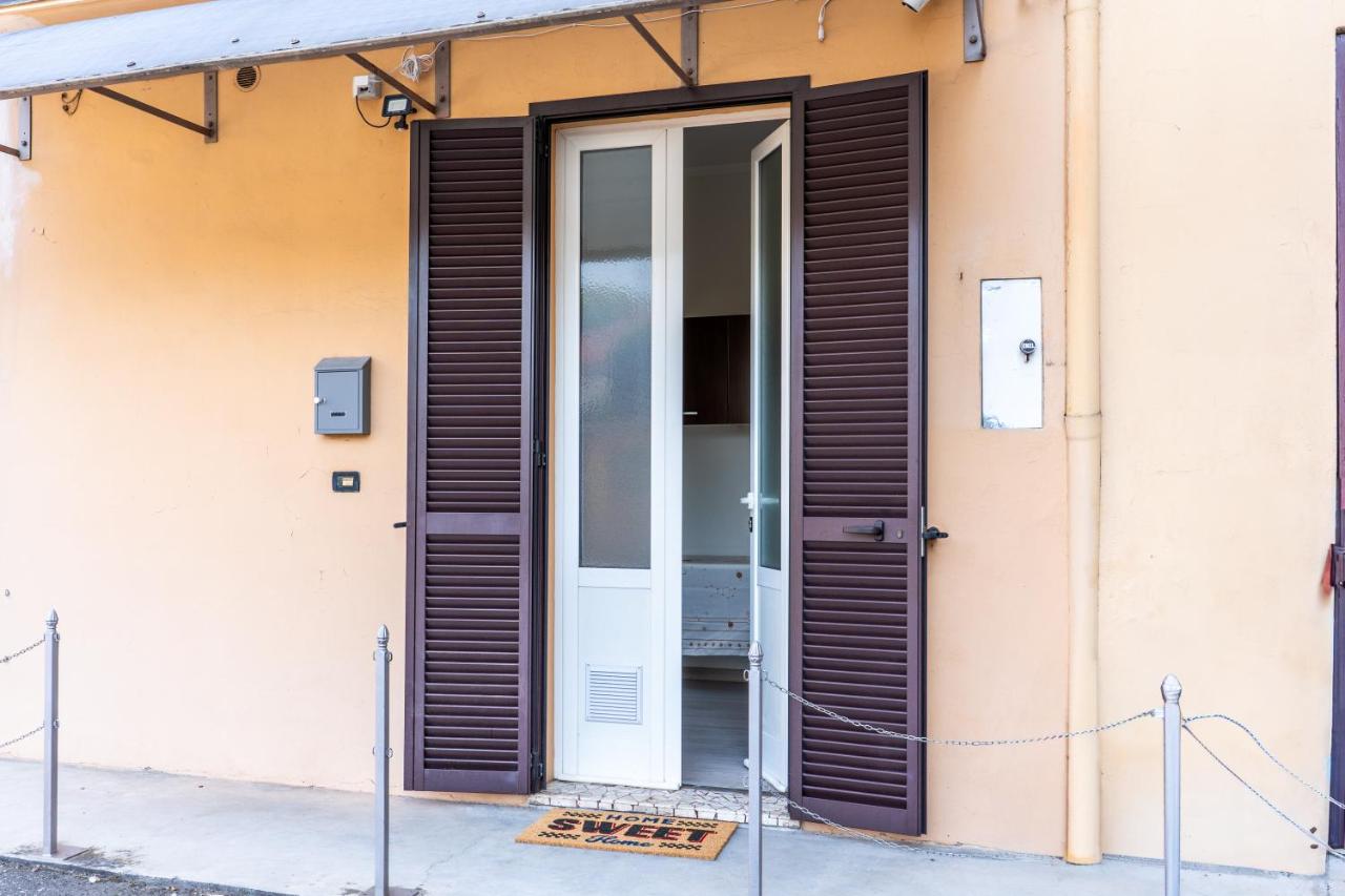 Zen Retreat with Jacuzzi, Patio & Private Garage Plus Automatic Check in 24 7 with Netflix Dazn and Disney Plus - Bed and Breakfast Casale Monferrato