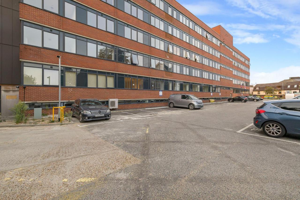 Stylish 2BR 2BA Flat in Gravesend Sleeps 4 - B&B Gravesend