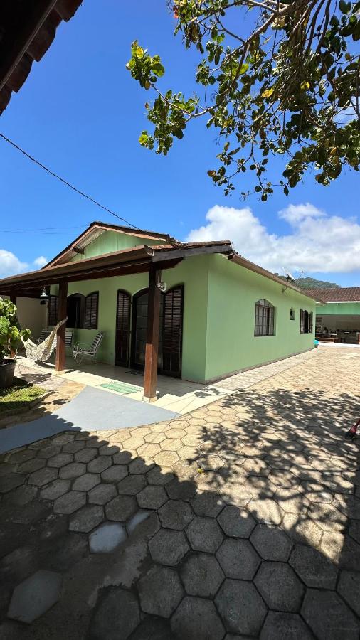 Casa verde Ubatuba ao lado da praia da Enseada e Santa Rita - B&B Ubatuba