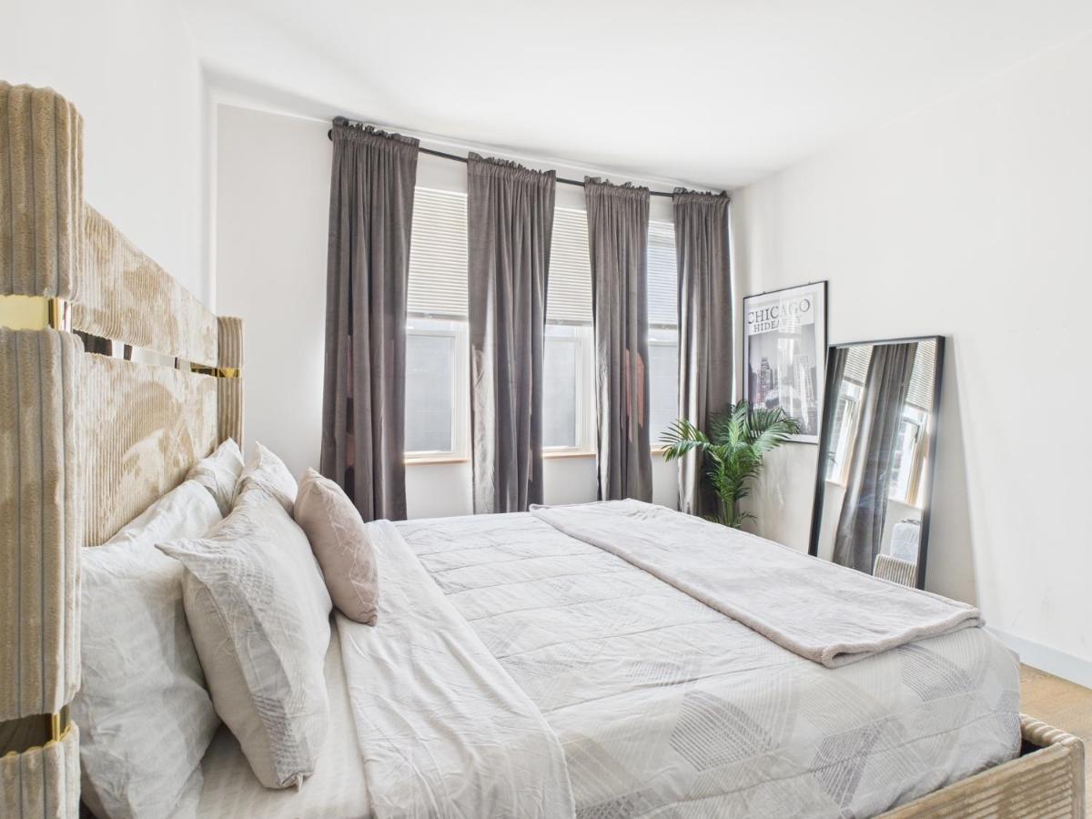 Speakeasy Serenity Retreat - B&B Chicago