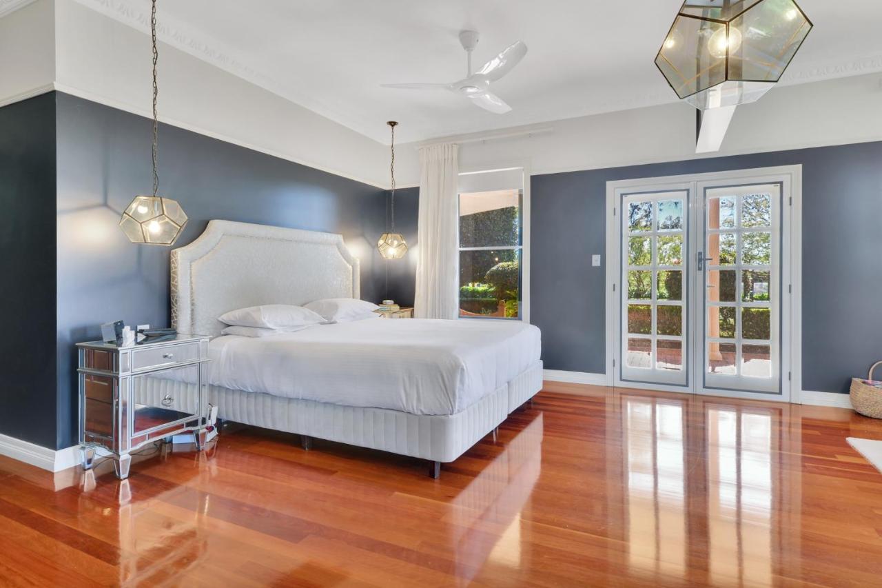 Expansive Cotswold Hills Retreat with Garden BBQ - B&B Charlton