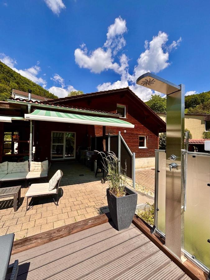Mountain Views & Pool, 3BR Swiss Retreat, The Perfect Base for Families - B&B Frinvillier