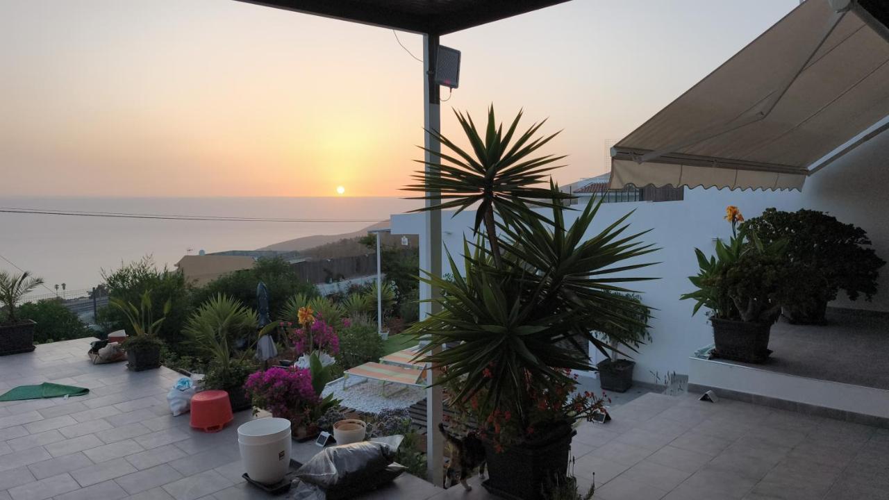 Villa con inmejorables vistas al oceano y la Gomera - Chambres d'hôtes Chío