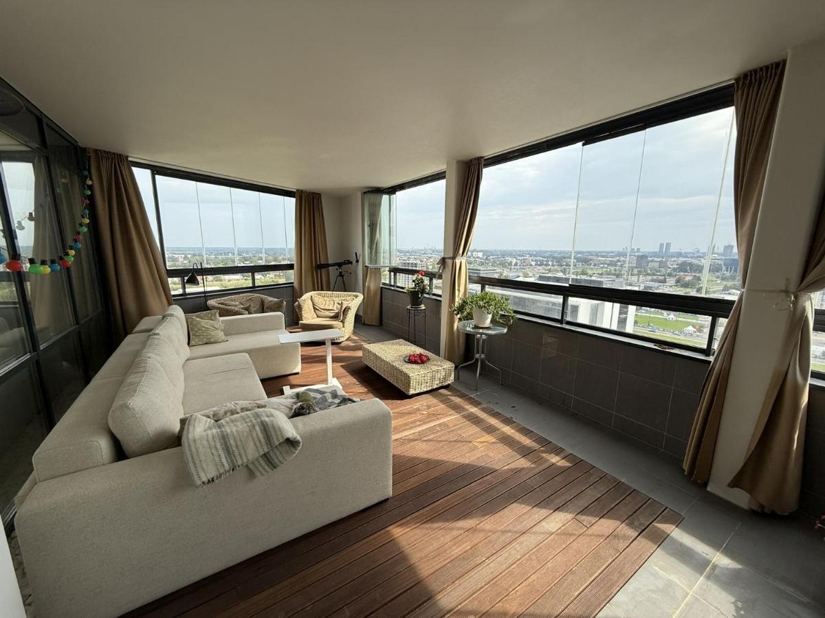 Arena Penthouse in the Clouds - B&B