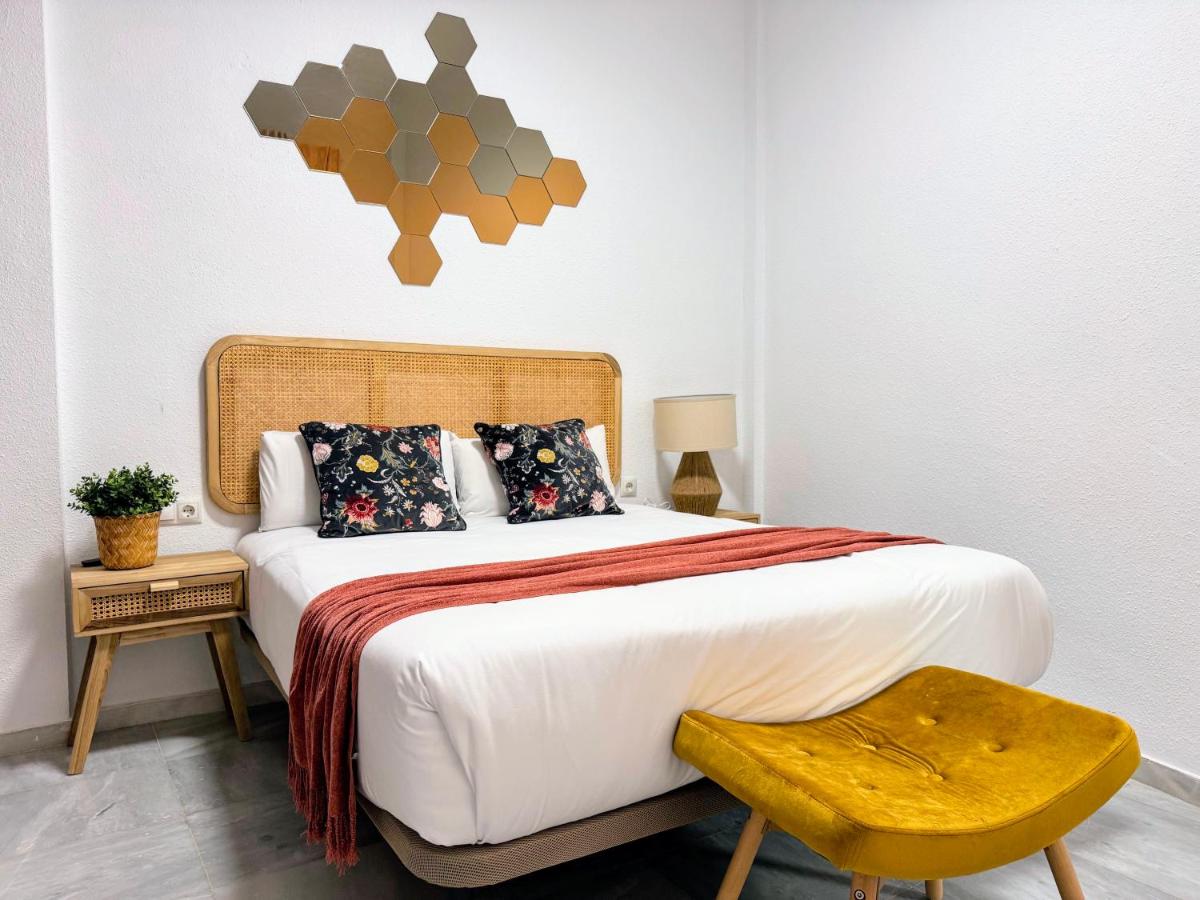 Apartamento tranquilo y moderno en Triana, con espacio de trabajo by Misterhost - Bed and Breakfast Sevilla