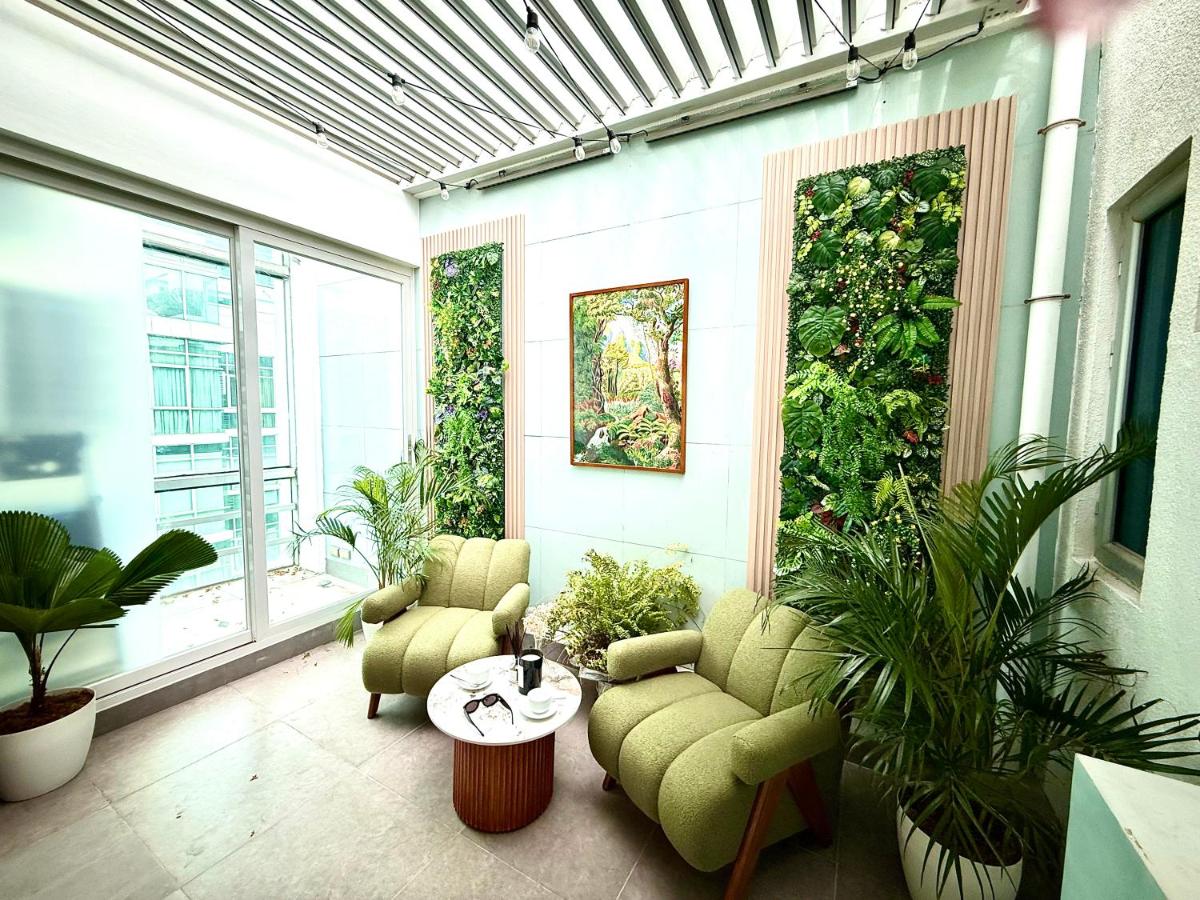 Elegant 4BR penthouse in BGC - B&B Manila