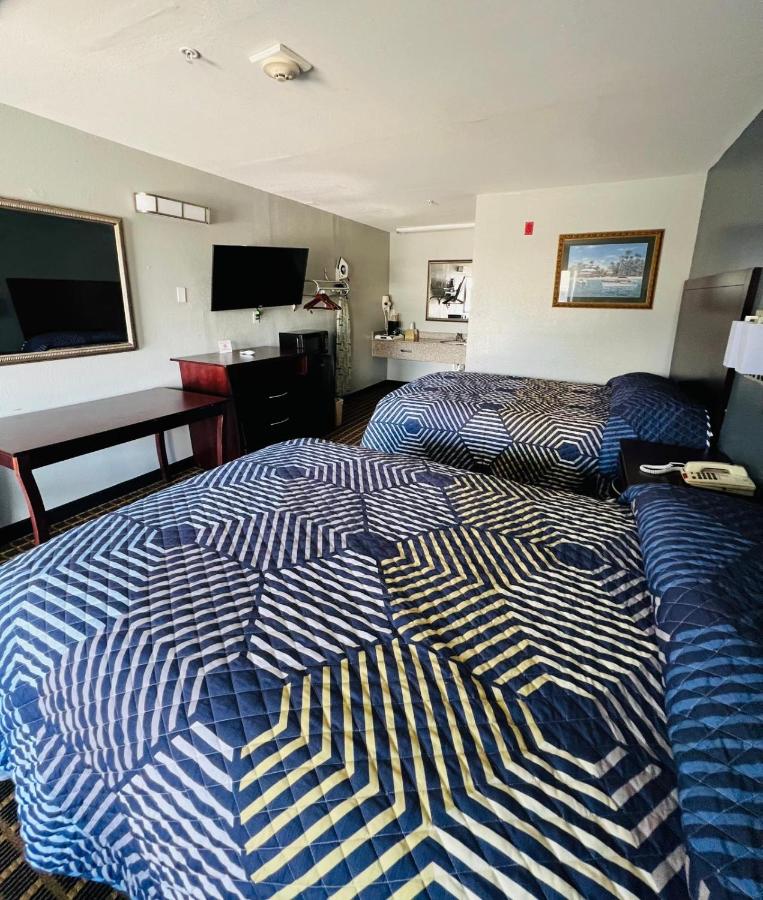 2 Full Beds Non-Smoking