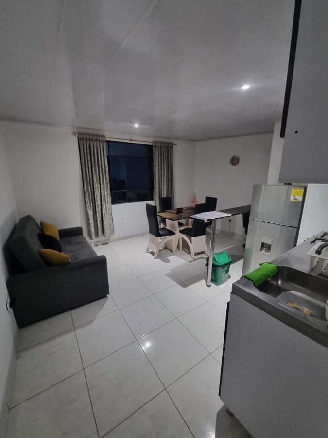 Apto amoblado a 15 min de la Embajada americana - B&B Bogotá