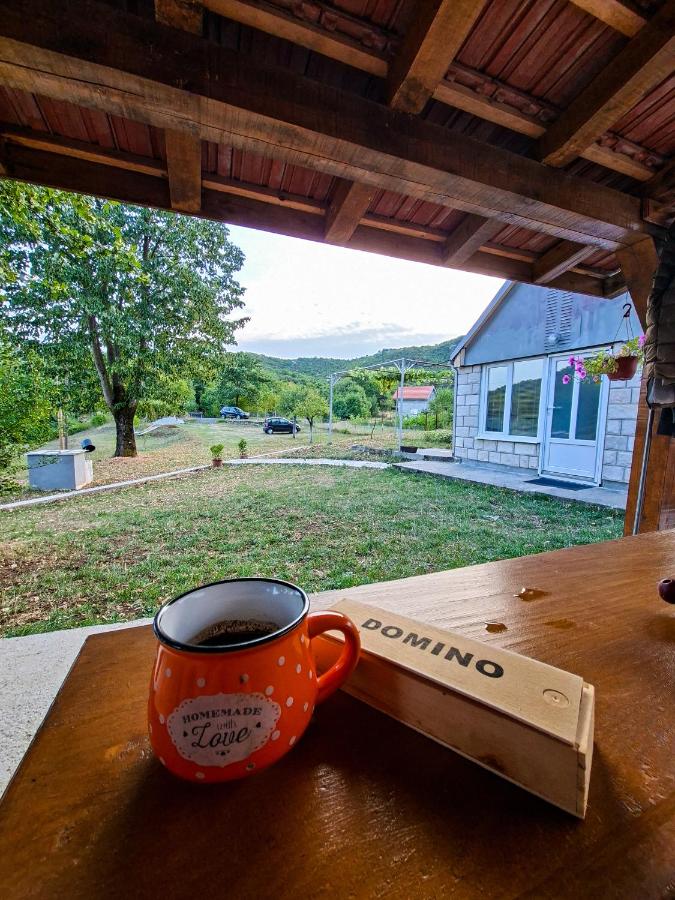 Meadow's Edge - Charming Rustic Escape - B&B Cettigne