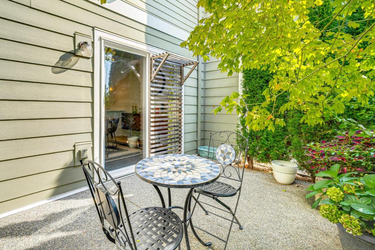 Modern Home Close to Dtwn Woodinville w/ Yard - Chambres d'hôtes Woodinville
