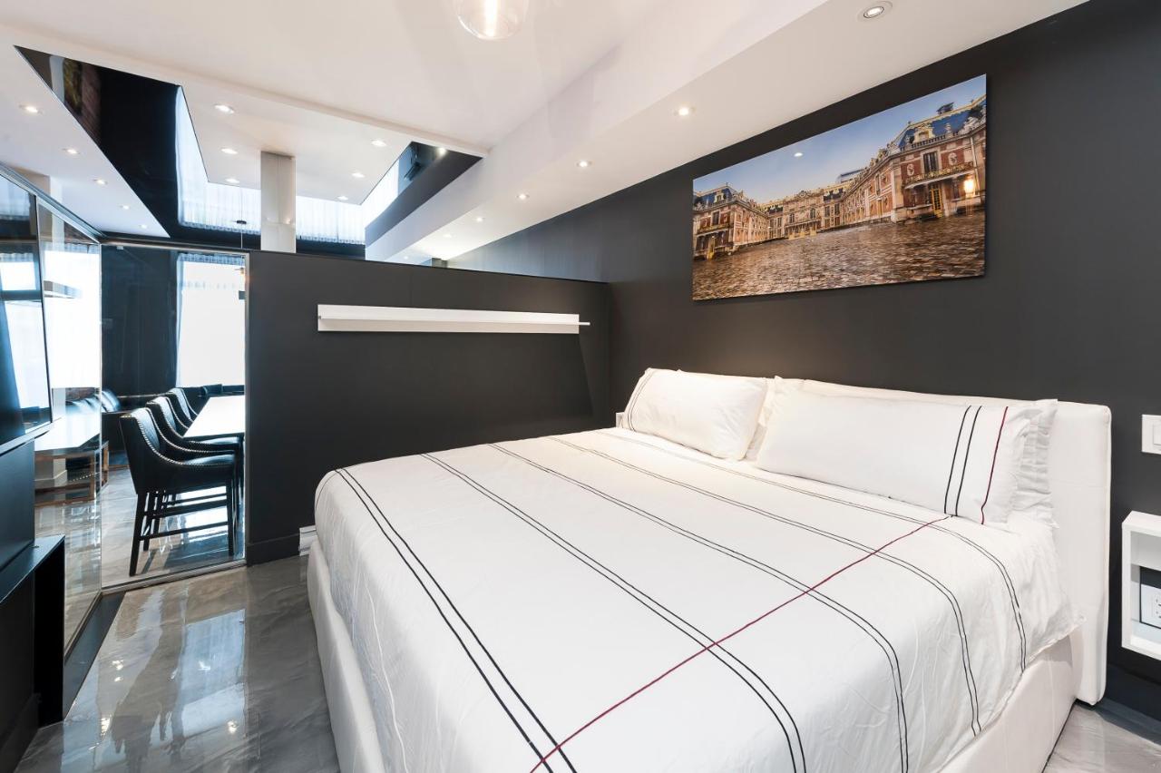 One-Bedroom Apartment 1302