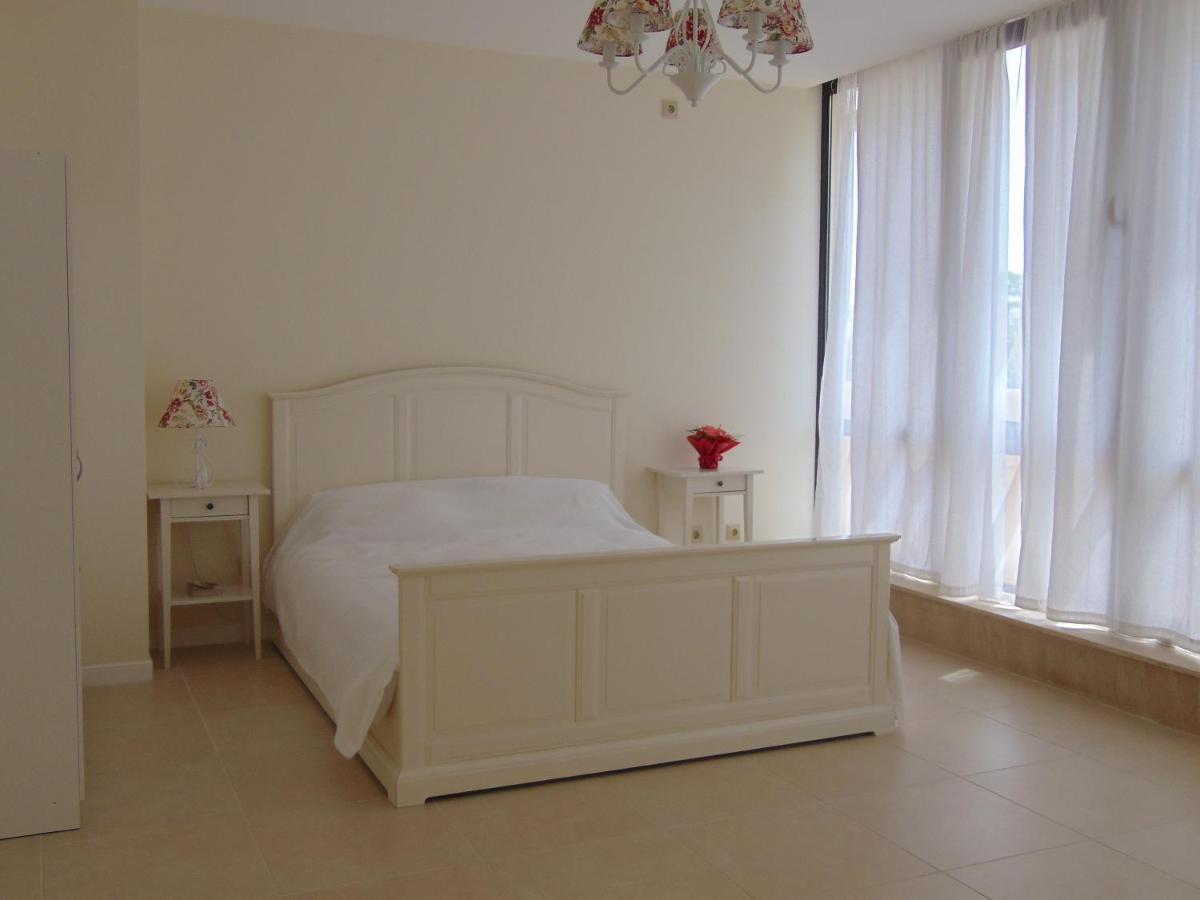 Large One-Bedroom Apartment