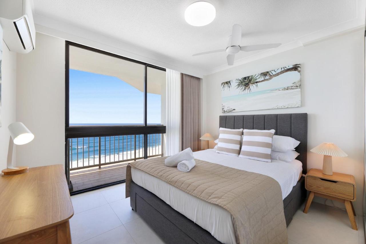 Stylish Apartment with Ocean Views & Amenities - B&B Gold Coast