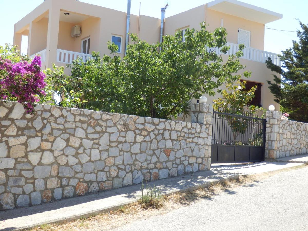 Maro Suites - Bed and Breakfast