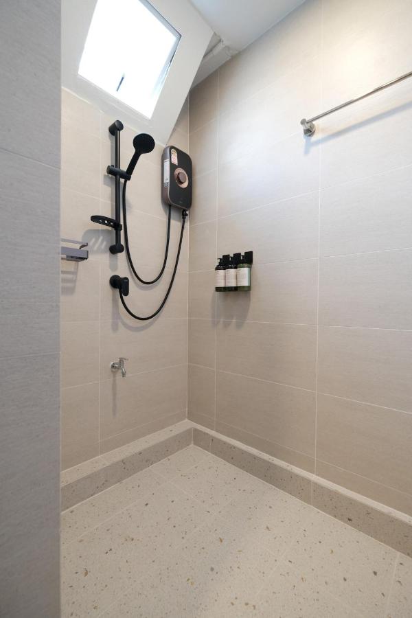 The Shantipan Lotus - Cozy 2BR Family Stay 400m from BTS Station - Chambres d'hôtes Bangkok