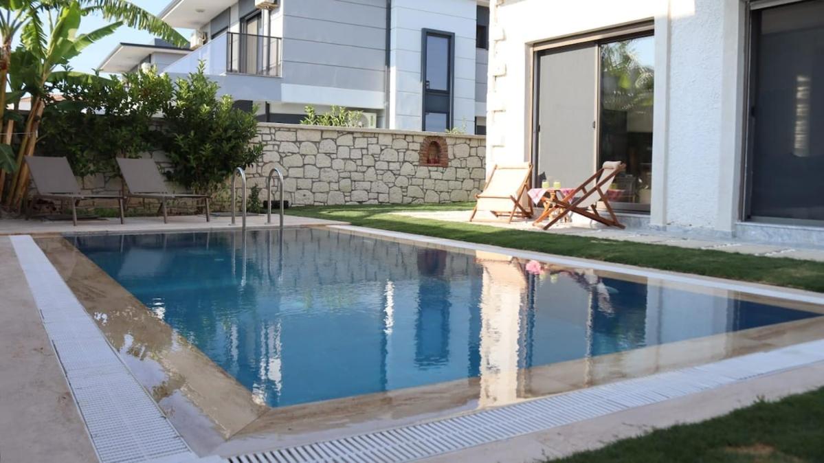 5 km to Alacati, Luxury Villa with Garden and Pool - B&B Çeşme