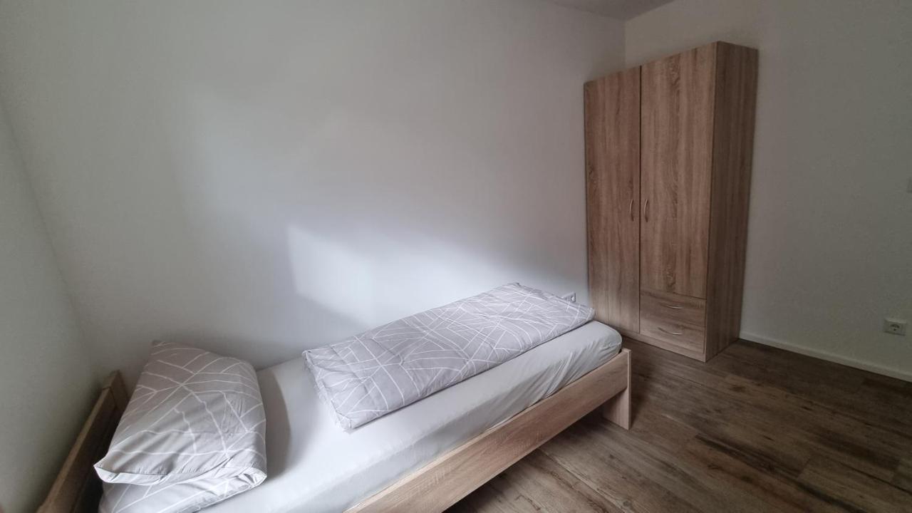 Möblierte 3-Zimmerwohnung in Weißenfels nahe Leuna, Leipzig mit WLAN und Waschmaschine - Chambres d'hôtes Weißenfels
