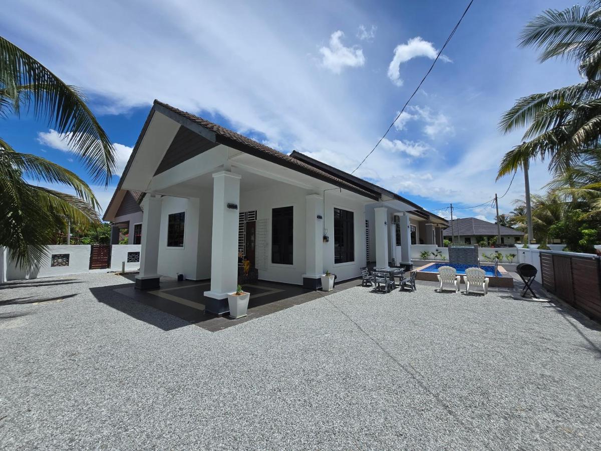 Senjaloka Homestay SWIMMING POOL - Ferienwohnung Bachok