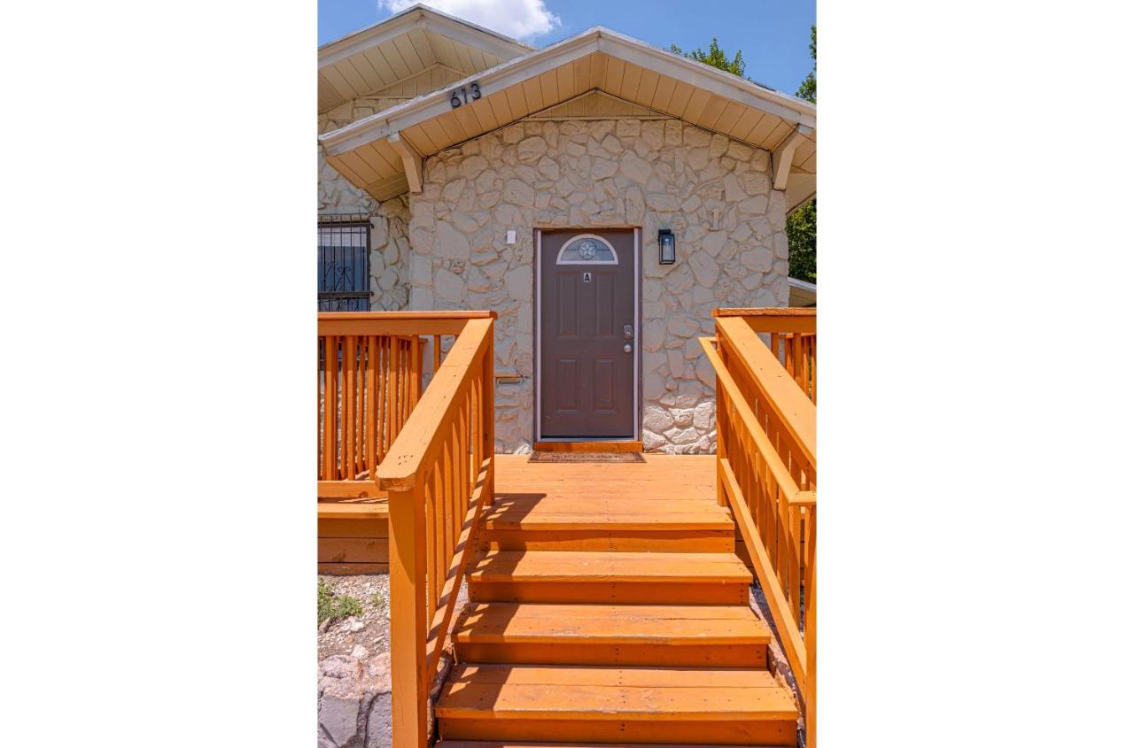 Glorius Amazing 2BR1BA Stay Near Lively Downtown - B&B San Antonio