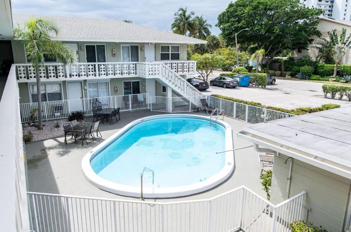 Coastal Ocean Breeze Escape - B&B Pompano Beach